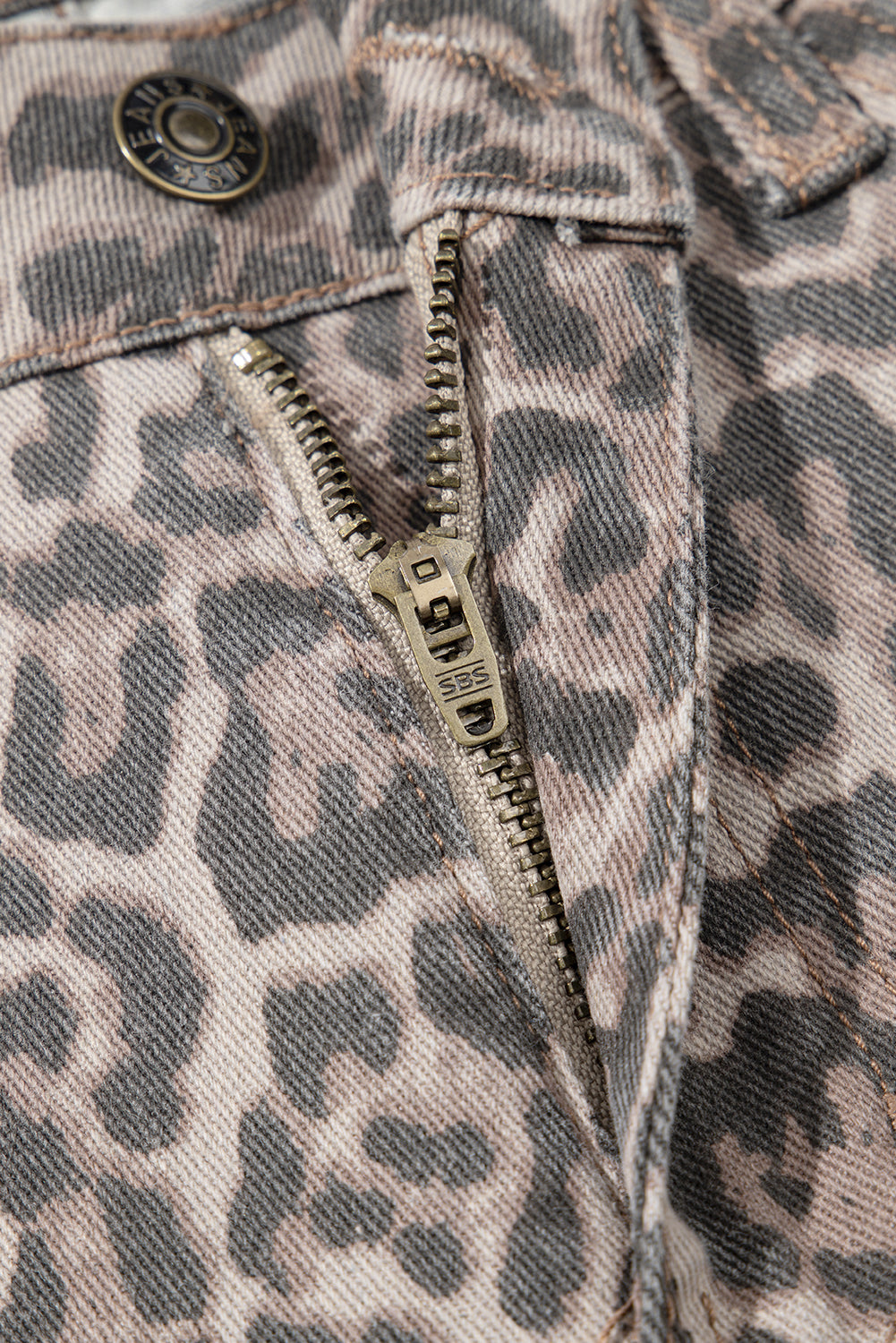Leopard print jacket with zipper detail