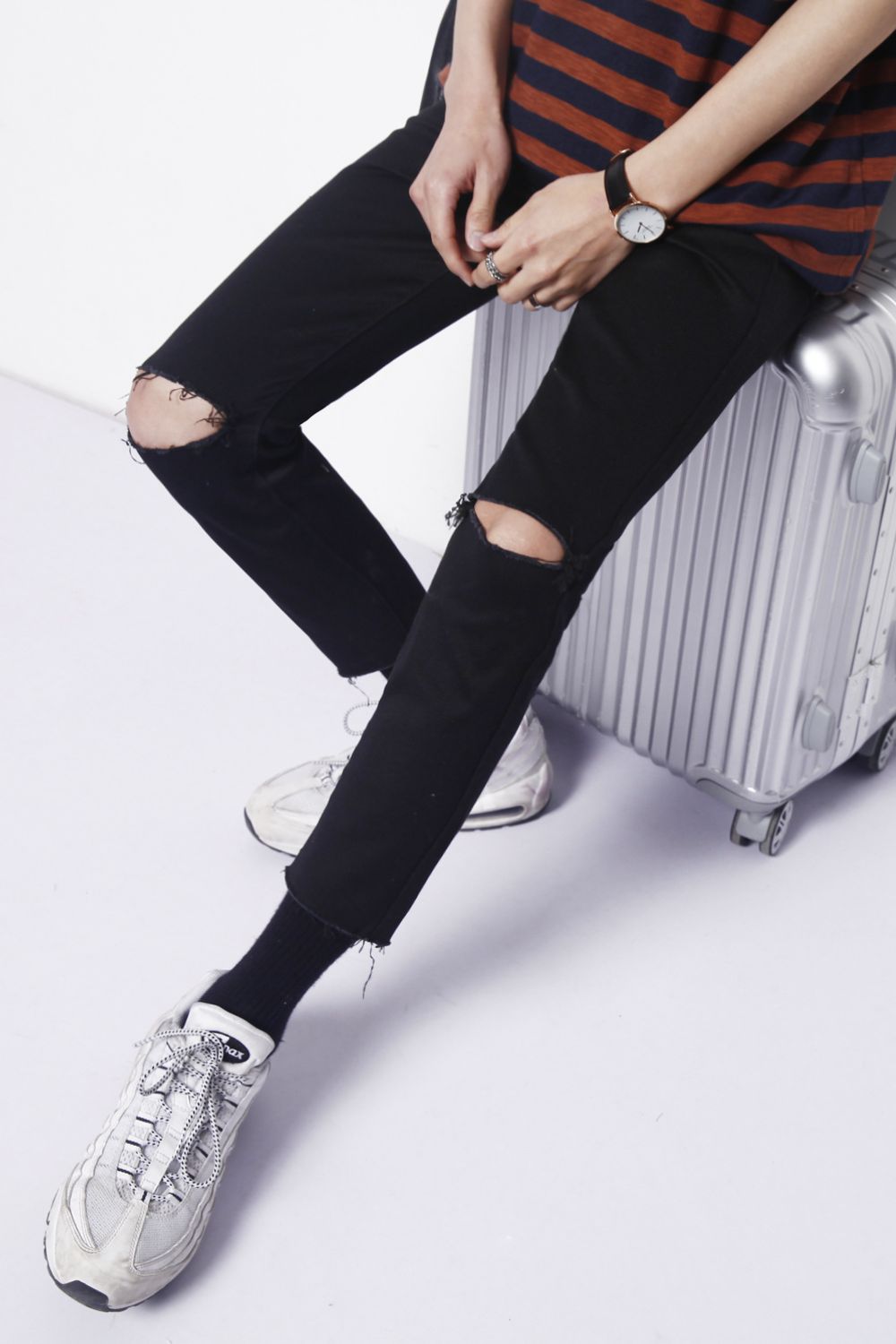 Men's Distressed Skinny Jeans