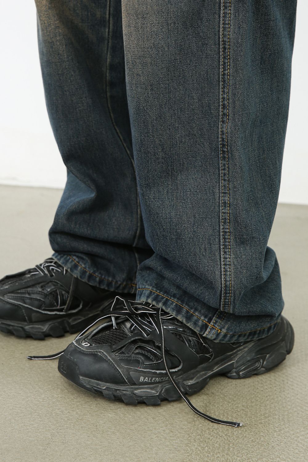 Men's Baggy Jeans with Cargo Pockets