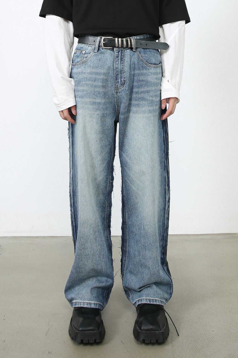 6650236e-02cb-42b2-89bf-11471970ee68-MaxMen's Contrast Loose Fit Jeans