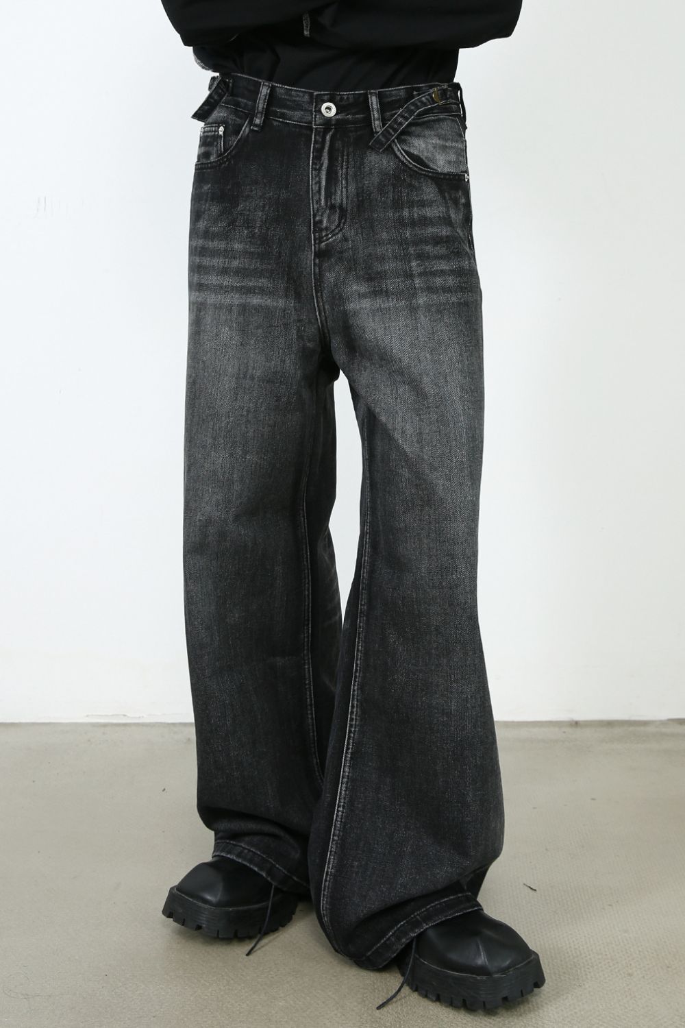 Men's Wide Leg Jeans with Pockets