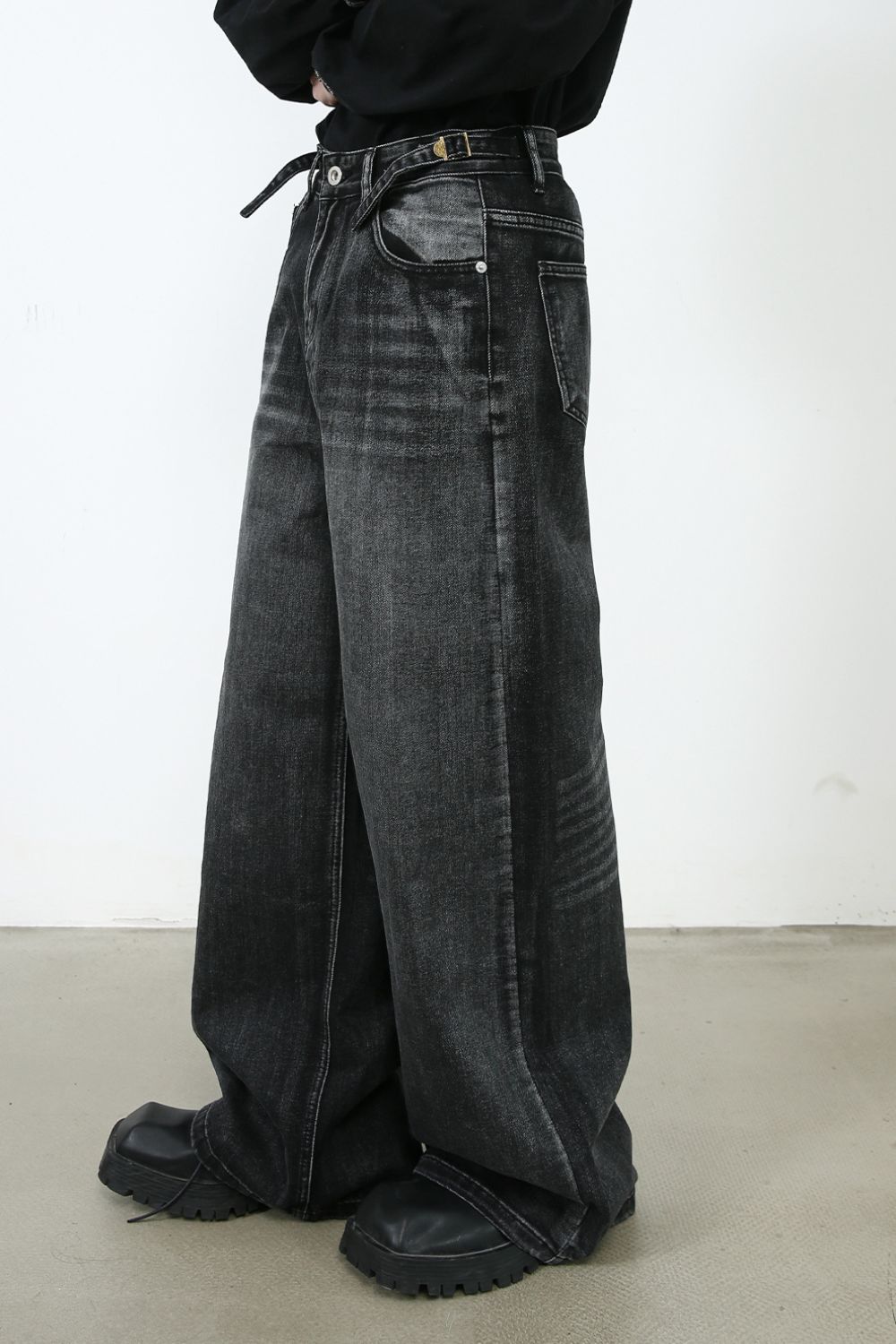Men's Wide Leg Jeans with Pockets