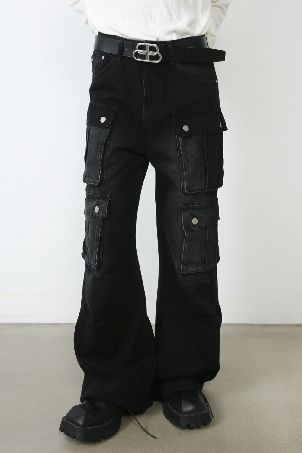 Men's Wide Leg Jeans with Cargo Pockets